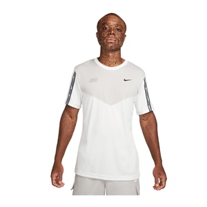 NIKE NSW REPEAT T-SHIRT